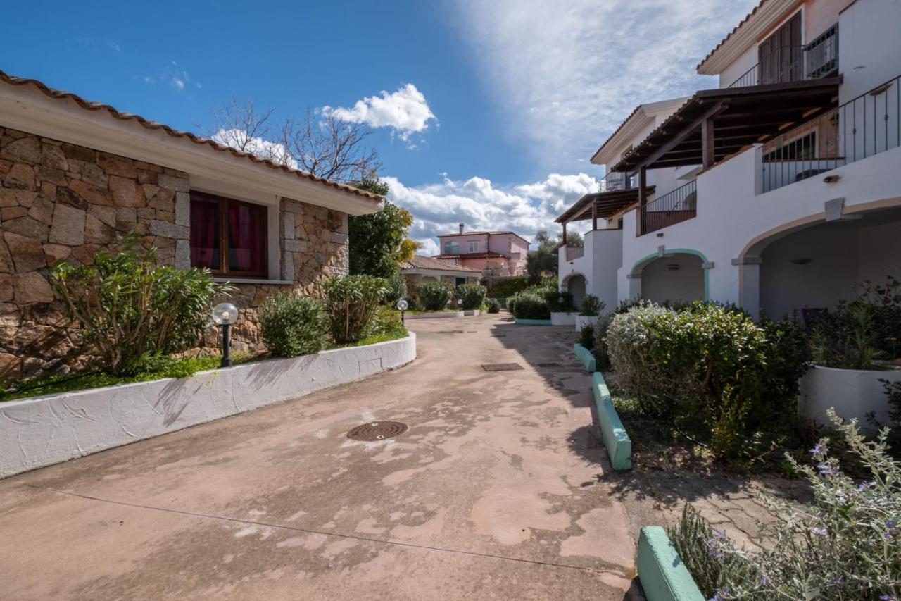 Oleandri Rossi Villa Tanaunella Exteriör bild