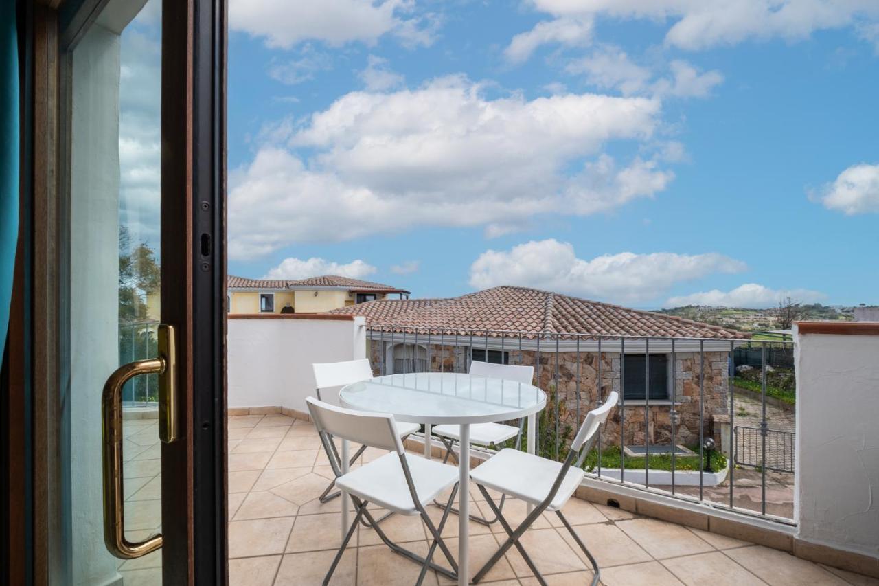 Oleandri Rossi Villa Tanaunella Exteriör bild